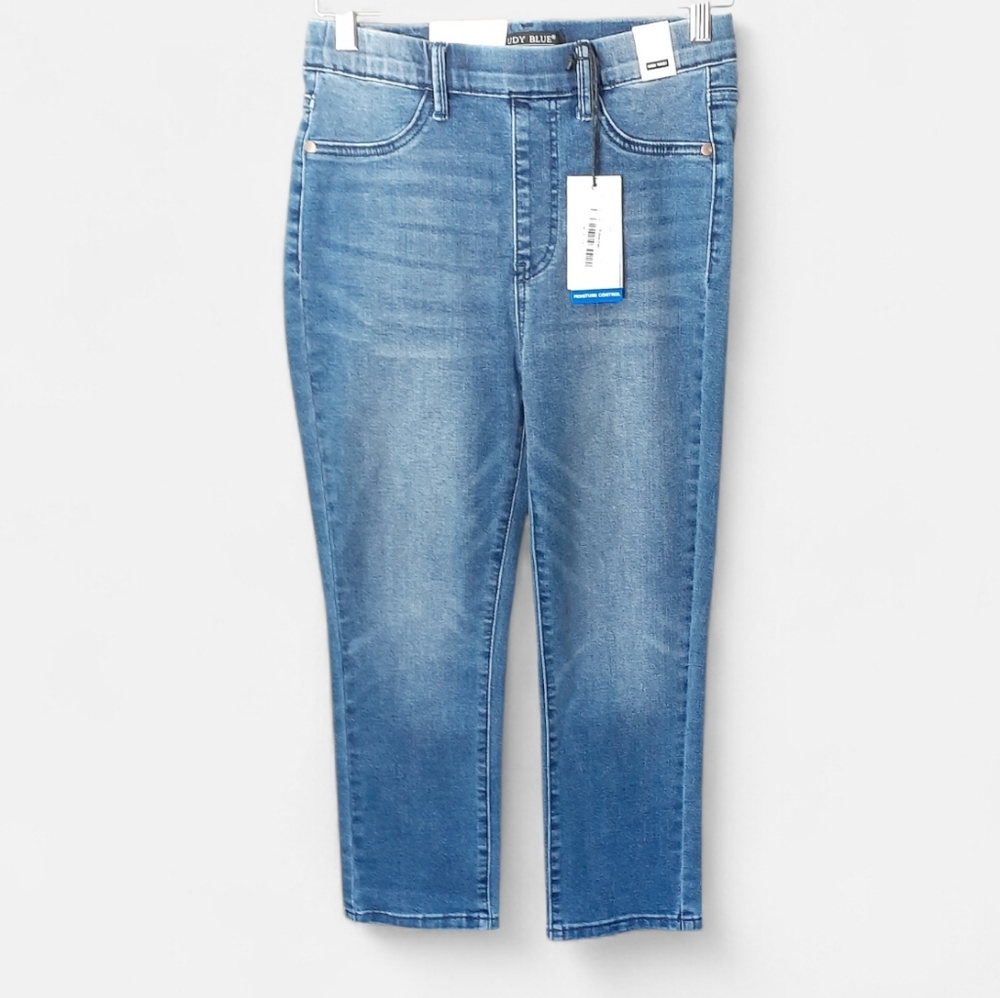 Judy Blue Jeans.Capri. Pull On. New With Tags. Size 3/26.Excellent Condition.